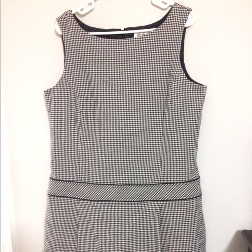 Isaac Mizrahi Drop Waist - Picture 3 of 11